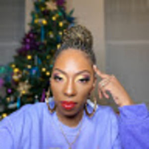 Meet your Posher, Cassandra d.